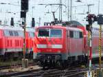 111 191 f�hrt mit seinem RE gerade in Frankfurt Hbf ein. (22.07.11) 
